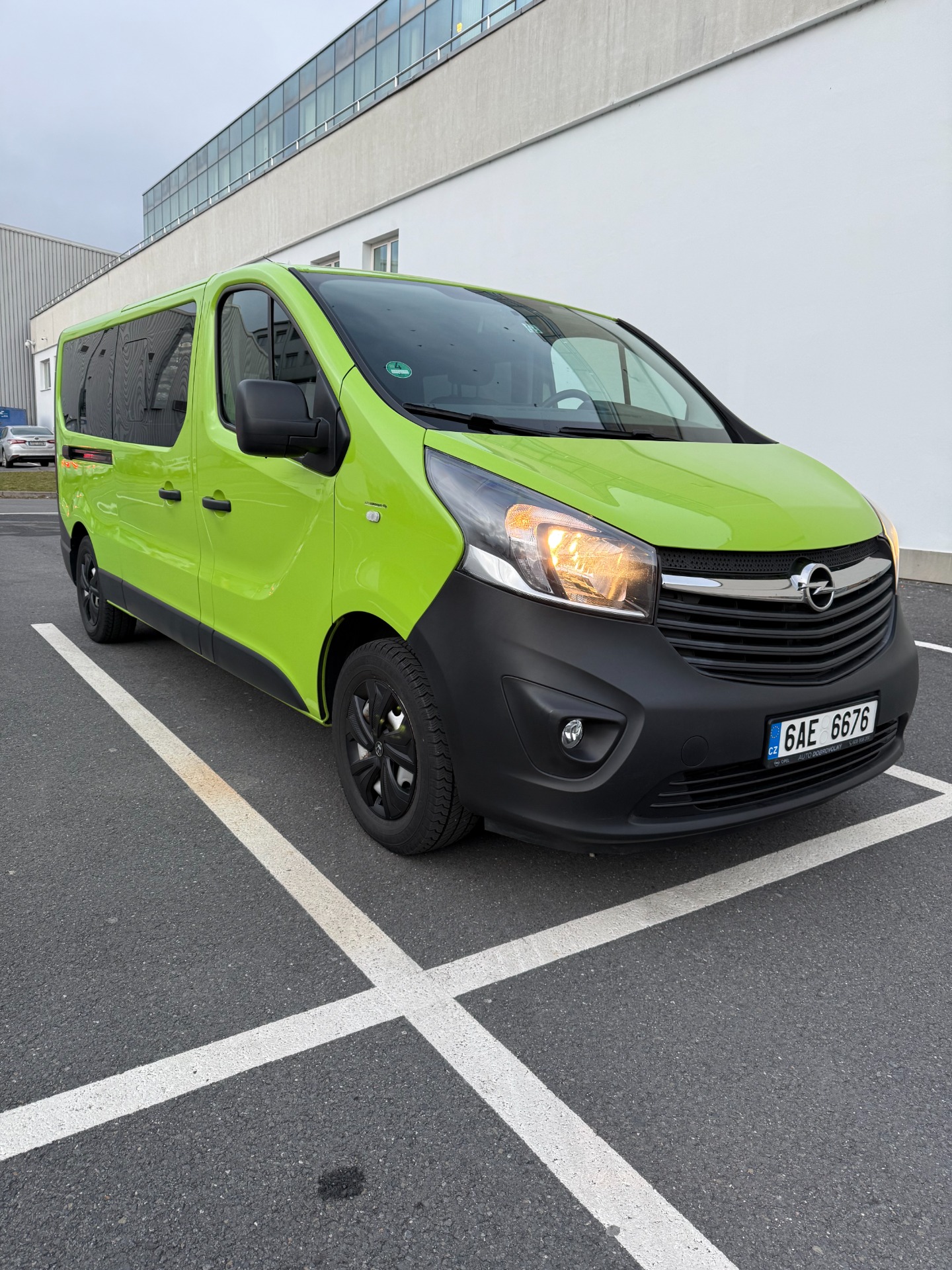 Náš vůz 8 míst + řidič